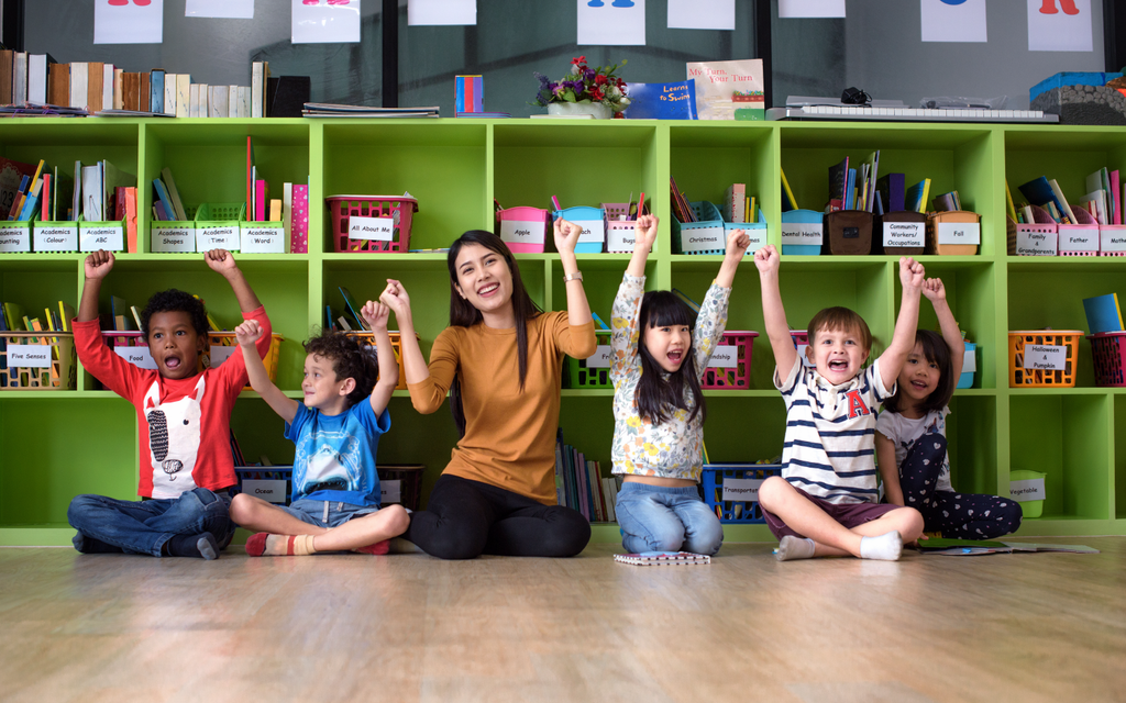 The Six Bricks Methodology and Montessori education principles